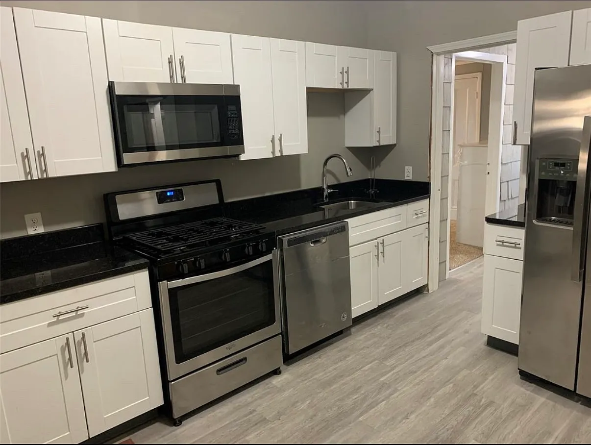 6 bed, 2339 sqft, $5,100 — Photo 1
