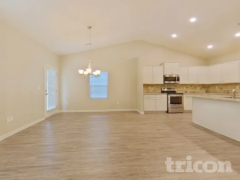 216 Stone Creek Ct — Photo 3