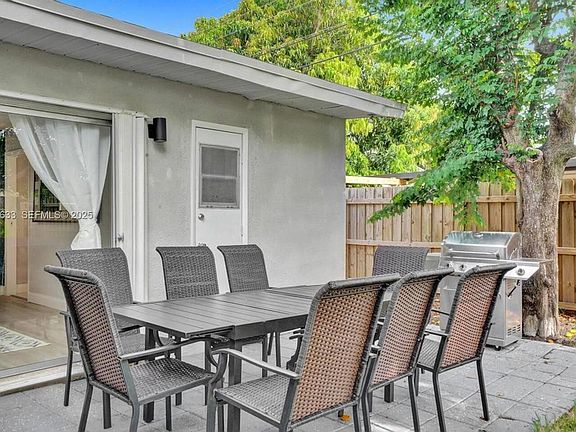 4th image of 1573 NE 30th Ct