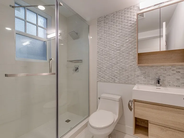1425 Haro St #104 — Photo 14