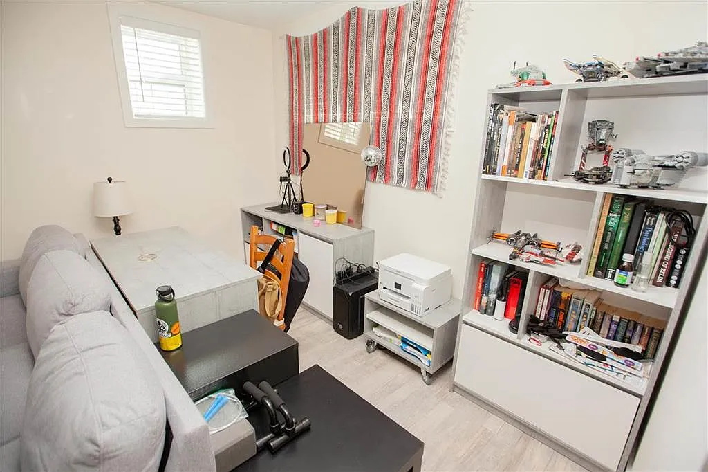 1 Bed 1 Bath BSMT Suite Garage Parkdale Edmonton — Photo 3