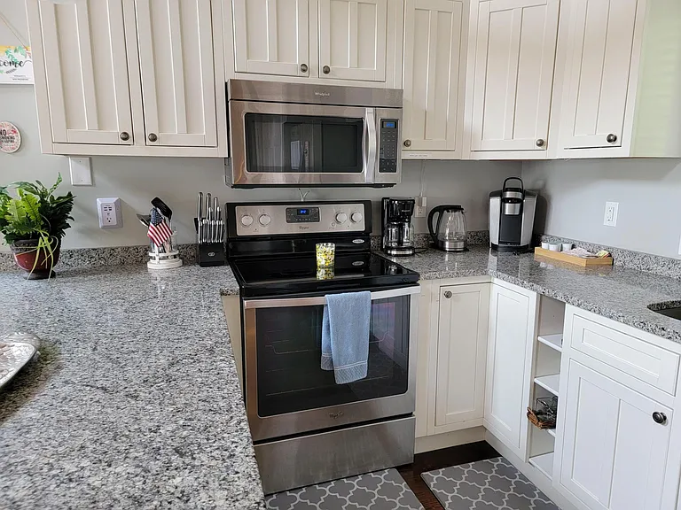 10 Willow Ave — Photo 6