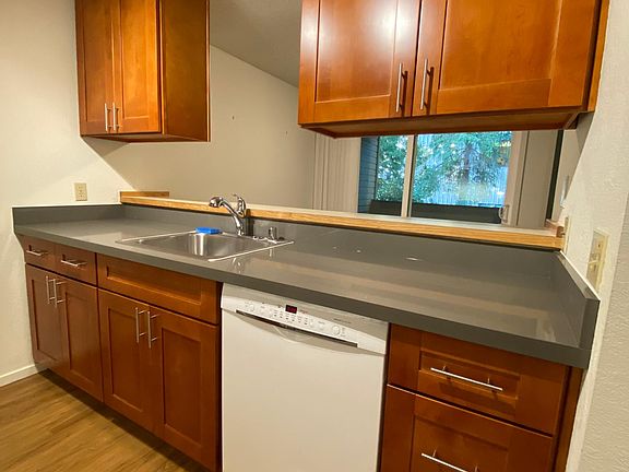 5th image of 14600 NE 45th St APT D5