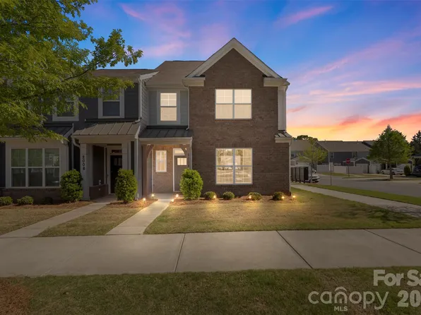 2004 Blewett Dr, Charlotte, NC 28269