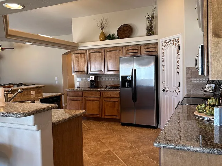 1840 Laramie Dr — Photo 6