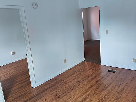 3rd image of 416 Pearl St