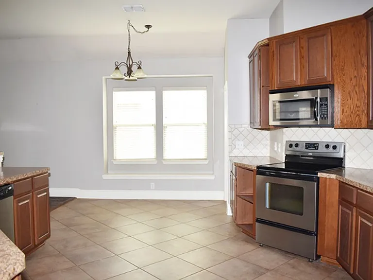 10312 Colfax Dr — Photo 6