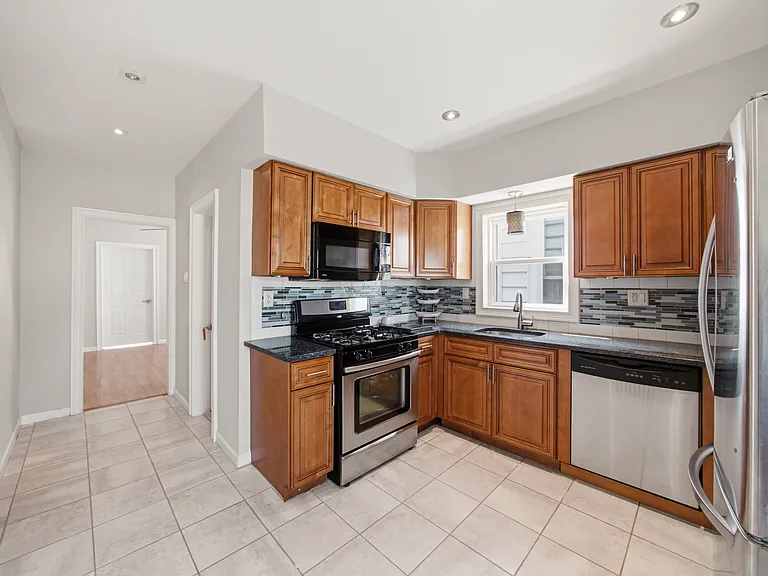 29 W 52nd St #2 — Photo 3