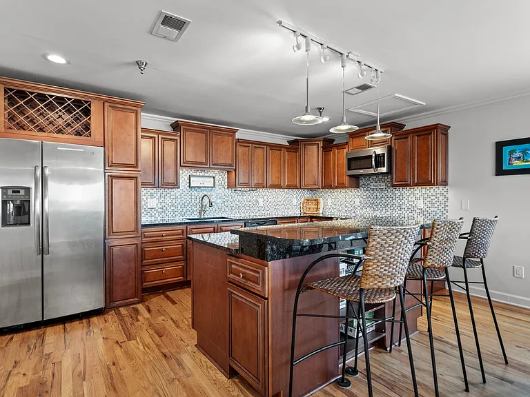 306 Lake Park Blvd S #302 — Photo 2