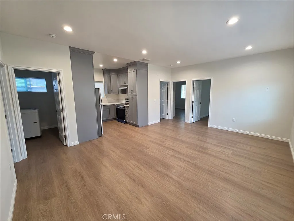 3 bed, 1100 sqft, $3,200 — Photo 3