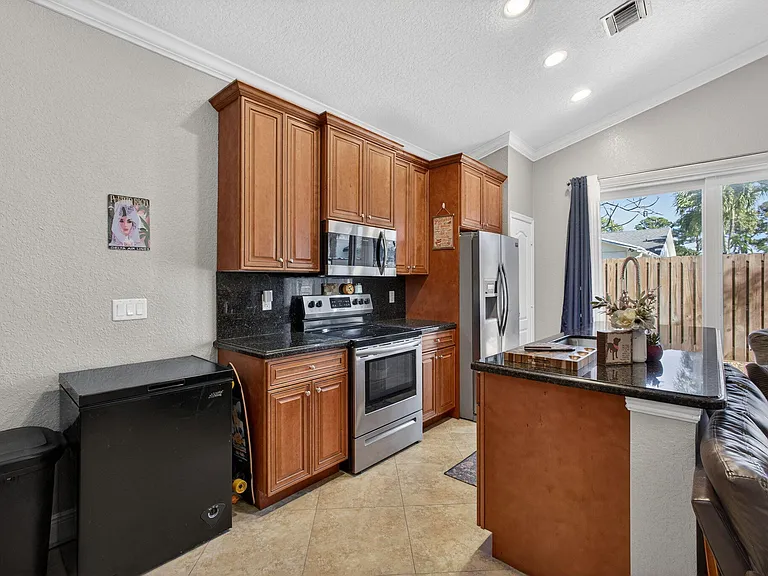 3125 Shelby Way — Photo 9
