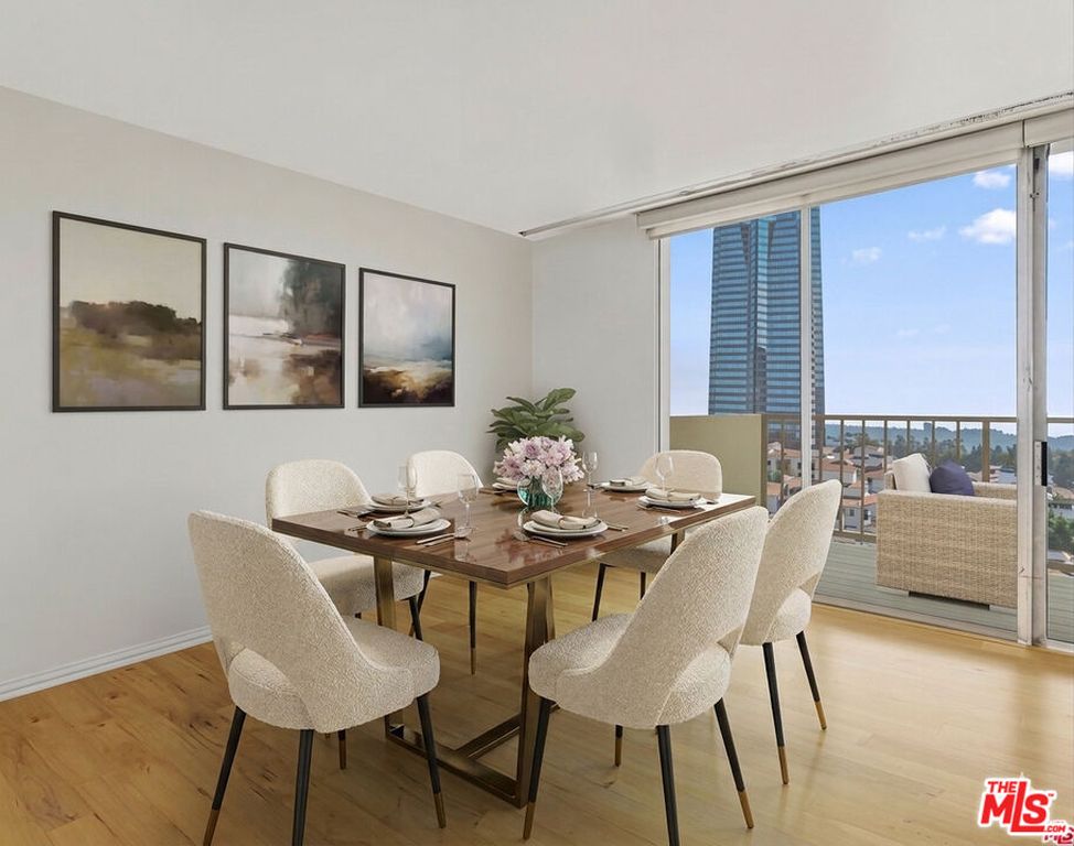 Apartment in Los Angeles - View 2