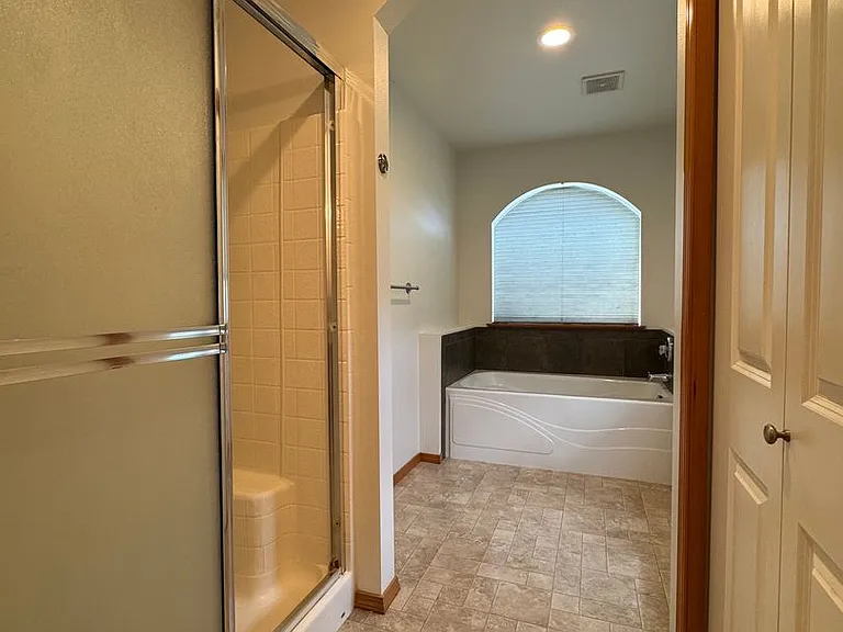 2210 N Clearview Dr — Photo 27