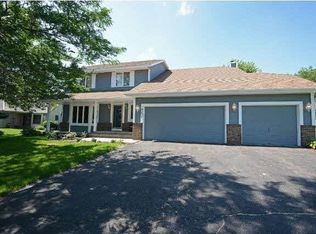 9137 Nantwick Rdg, Minneapolis, MN 55443