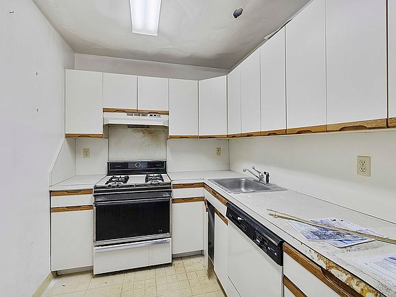3rd image of 1020 Grand Concourse APT 5A