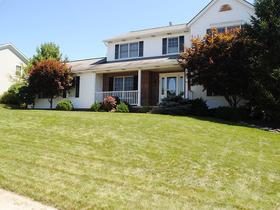 1st image of 350 Summerhill Dr