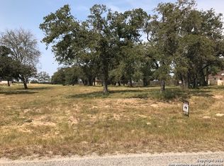 247 Abrego Lake Dr, Floresville, TX 78114