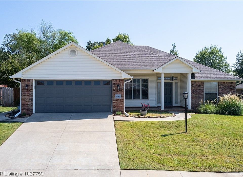 1st image of 2712 Pebble Dr