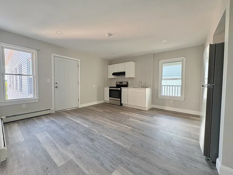 48 Knox St #4 — Photo 3