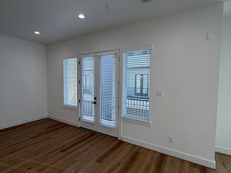 3038 Live Oak St — Photo 17