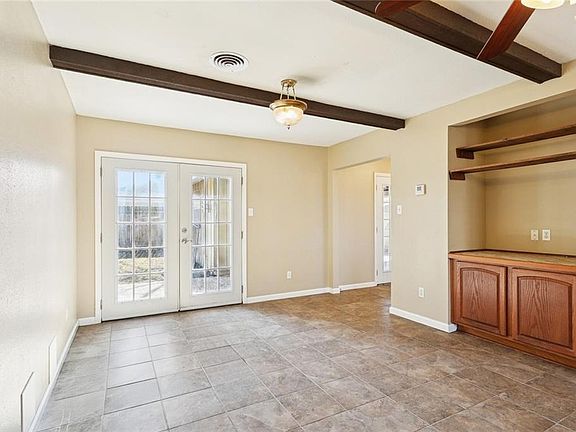 2nd image of 3806 Kent St