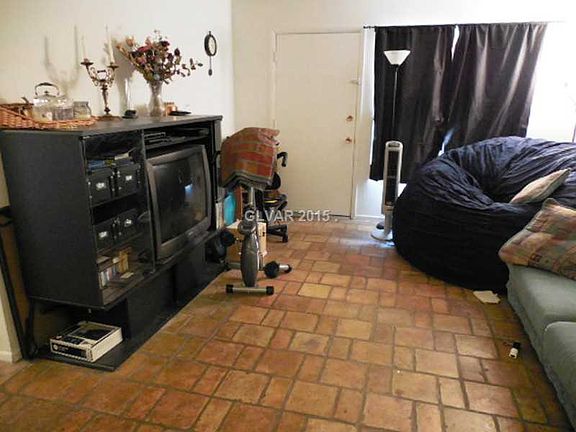 4th image of 1420 Hialeah Dr APT B
