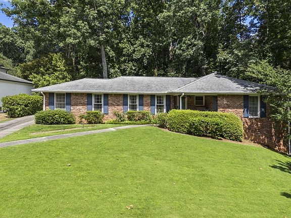 2nd image of 4870 Lansbury Dr