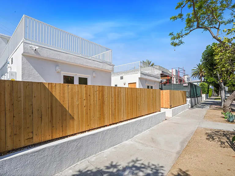 8443 Clinton St #6 — Photo 4