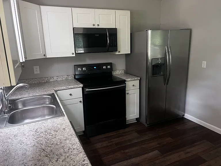 Poplar Cir — Photo 3
