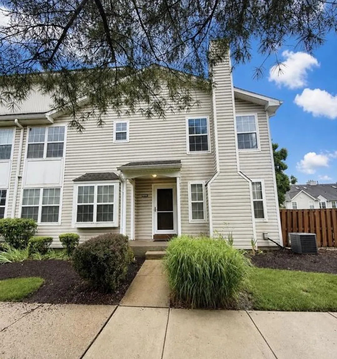2 bed, 1.5 bath, 1750 sqft, $2,700 — Photo 2