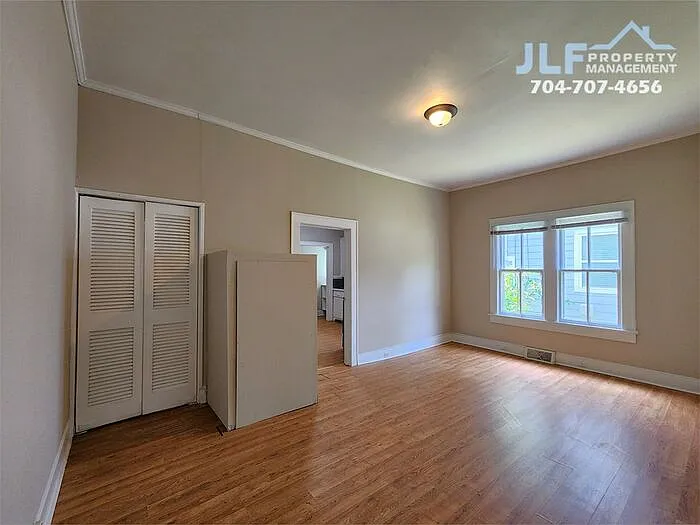907 S Jackson St — Photo 7
