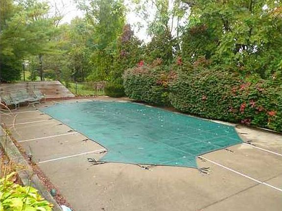 2nd image of 16 Jones Dr