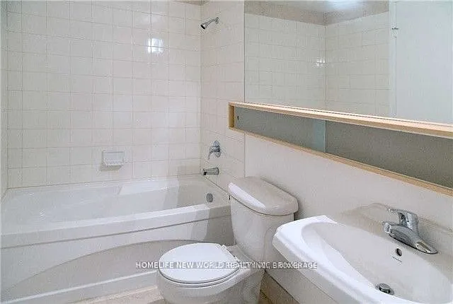85 Bloor St E #411 — Photo 4