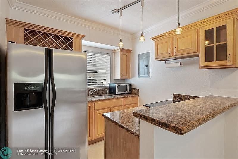1st image of 924 SE 2nd St APT 6