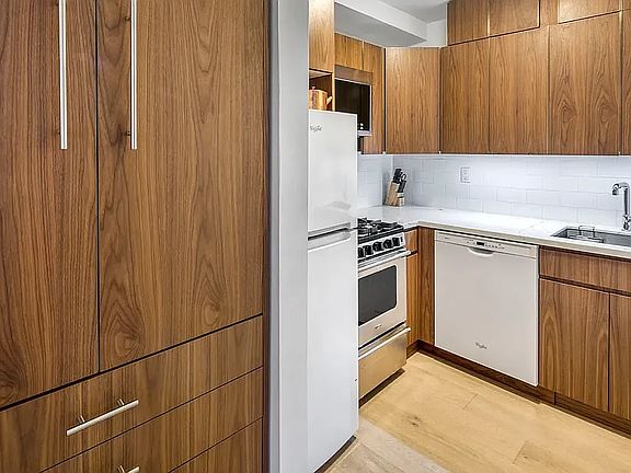 3rd image of 155 E 34th St APT 16A