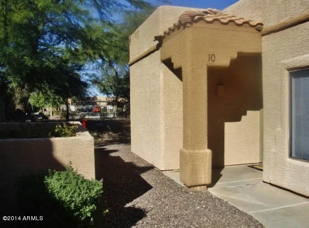 3 bed, 2.0 bath, 1193 sqft, $2,100 — Photo 3