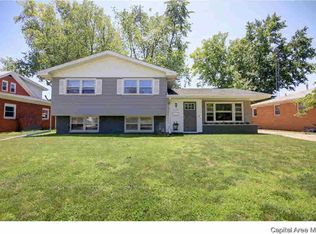 2128 Blackhawk Rd, Springfield, IL 62702