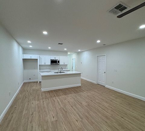 5th image of 138 E Northside Dr