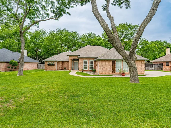 8928 Green Leaves Dr, Granbury, TX 76049