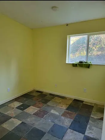 SE Royer Rd — Photo 2