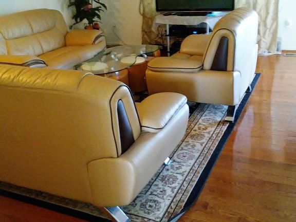 Spacious Living Room with hardwood floor