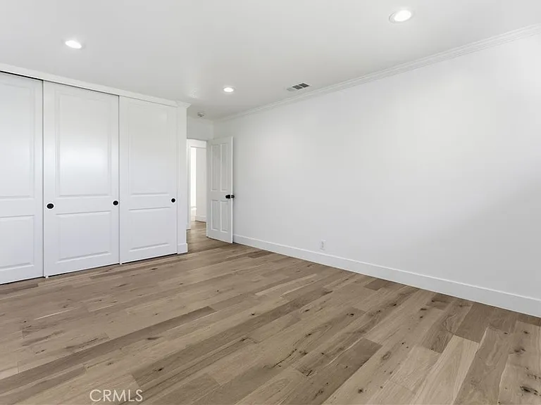 515 Kings Pl — Photo 23