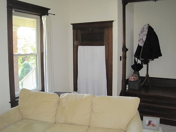 3rd image of 300 S A St #Unit #4