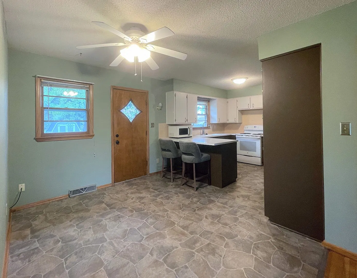 Updated 3-Bedroom, 2-Bathroom Home — Photo 4