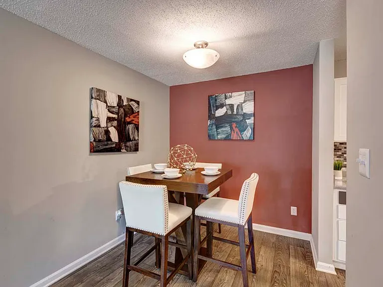 Harlowe Apartments — Photo 3