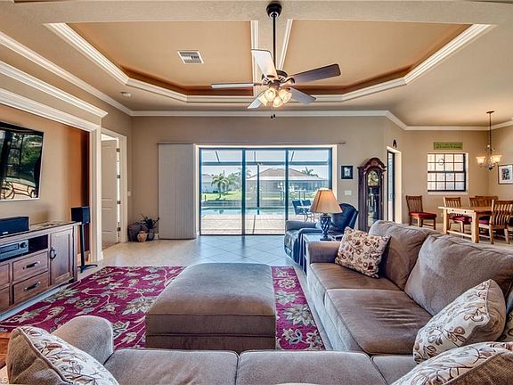 3rd image of 4355 SW 20th Ave
