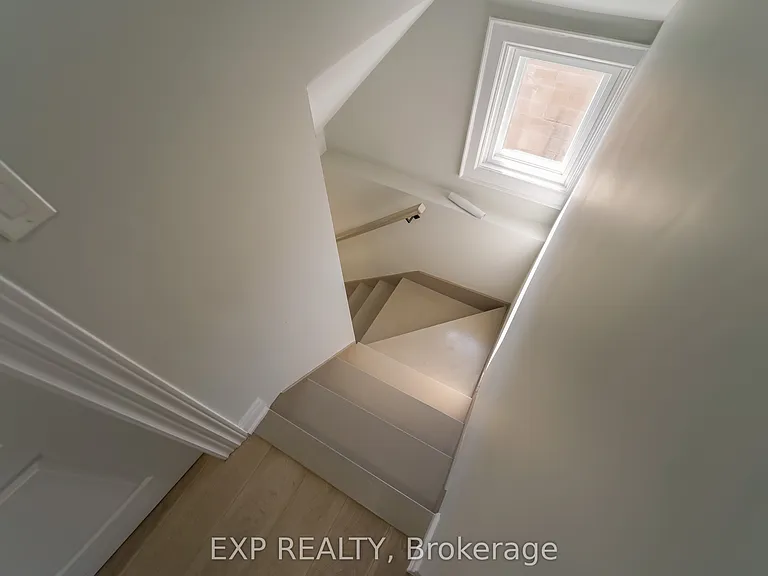 1509 Main St E #UPSTAIRS — Photo 22