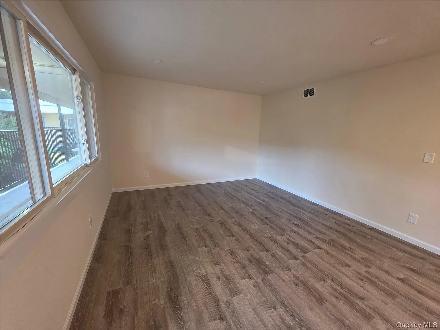 1 bed, 1.0 bath, 500 sqft, $2,400 — Photo 3