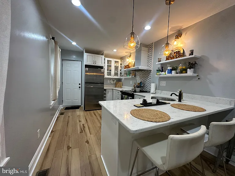 2512 Nicholas St — Photo 5