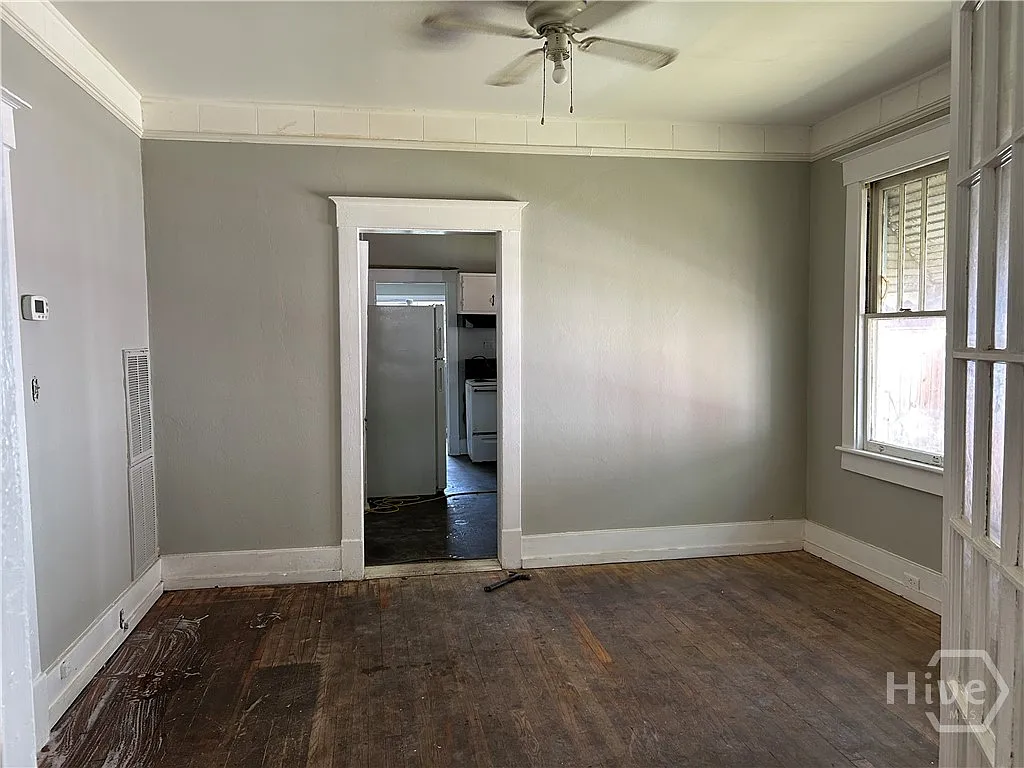 4 bed, 1.0 bath, 1600 sqft, $1,700 — Photo 4